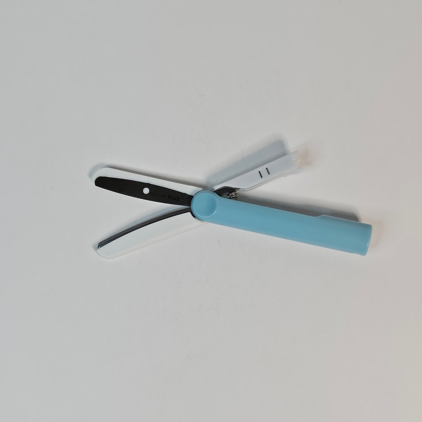 Twiggy Capless Portable Scissors (Ice Blue)