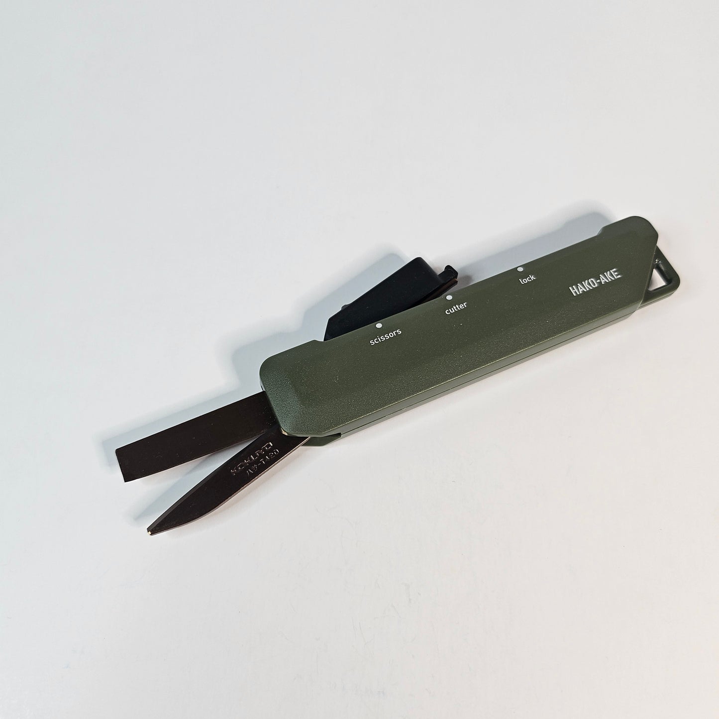 KOKUYO Hakoake 2Way Portable Titanium Scissors (Khaki)