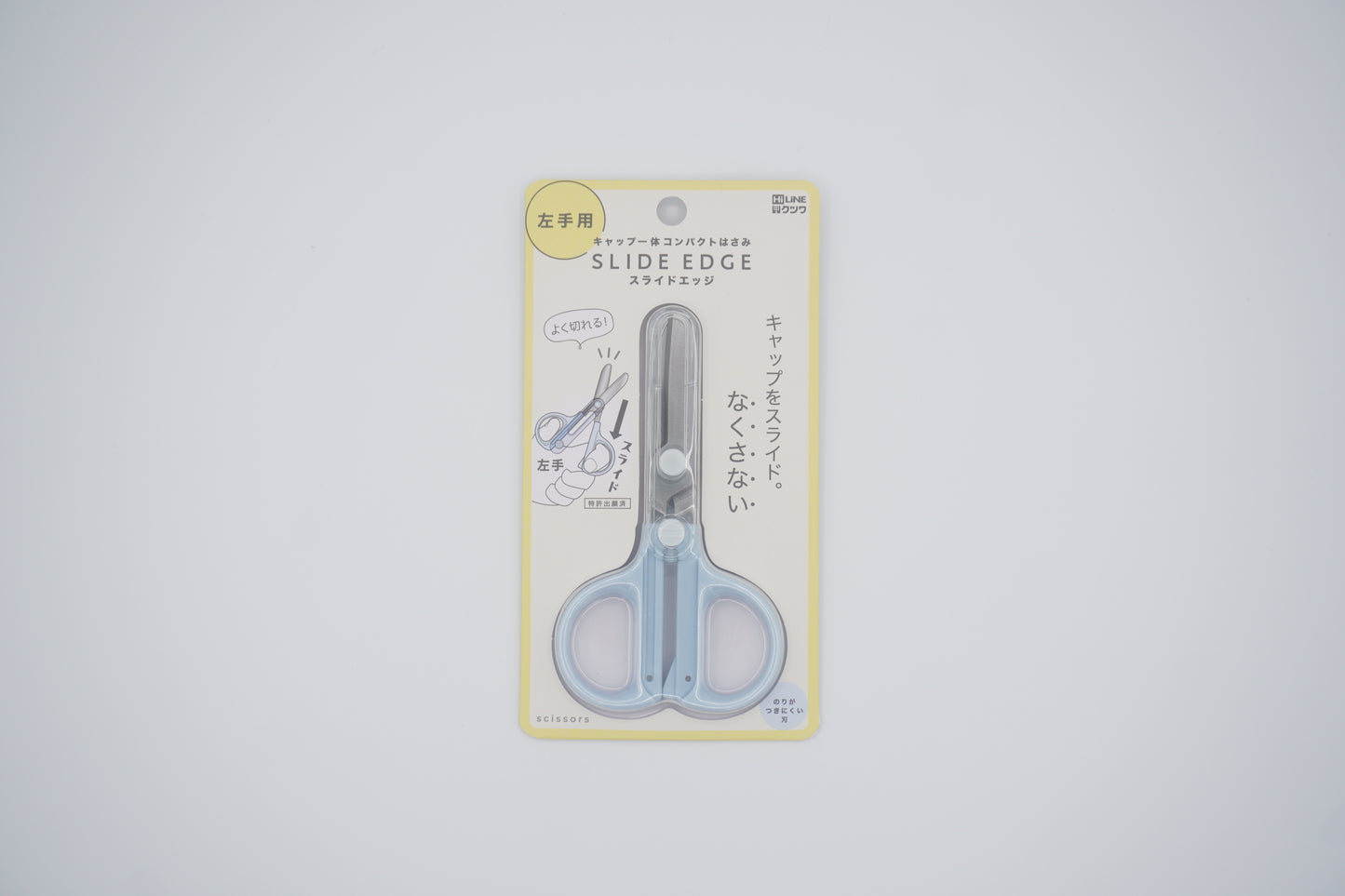 KUTSUWA Compact scissors with integrated cap