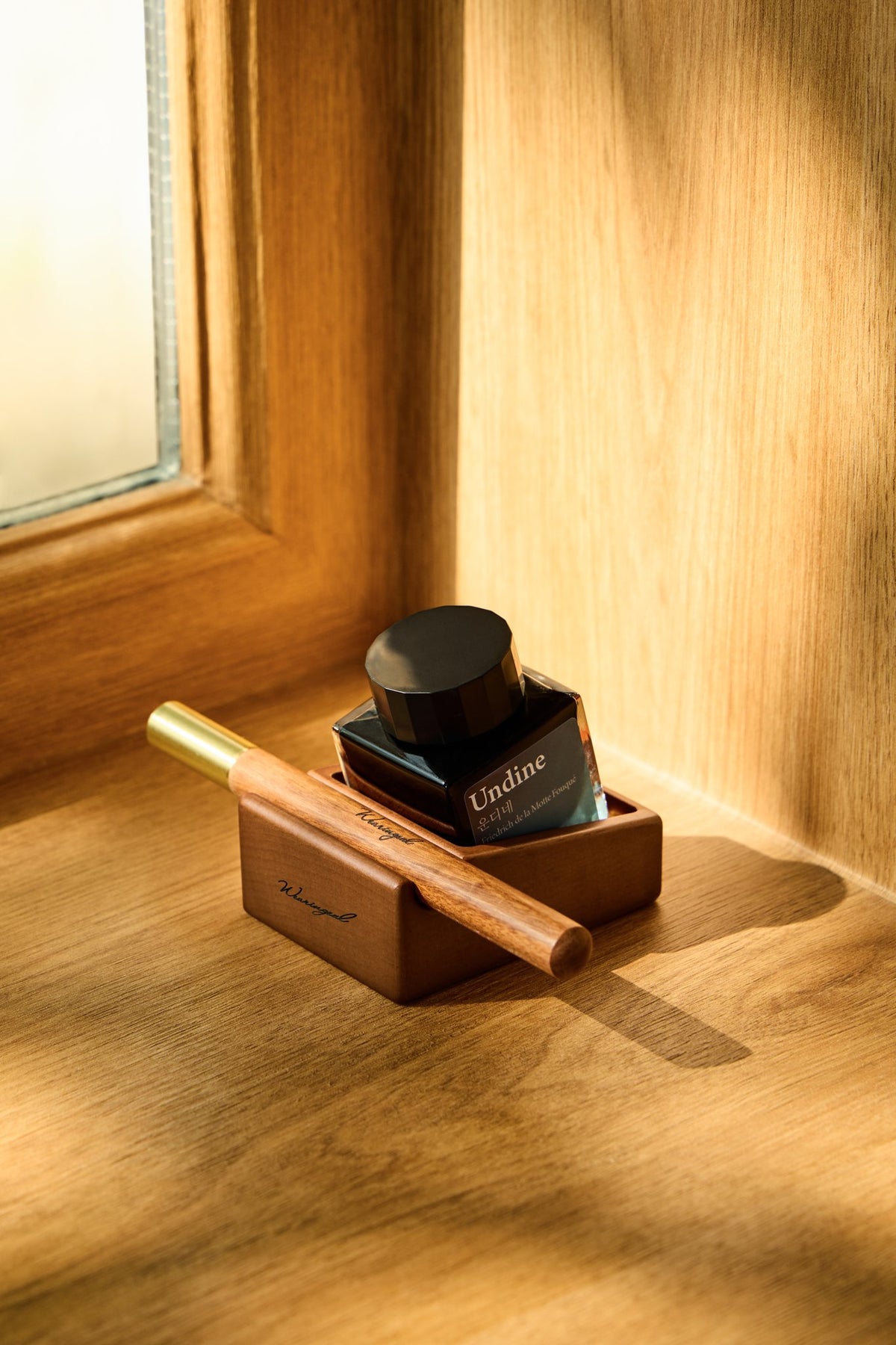 Wearingeul Ink & Pen Rest