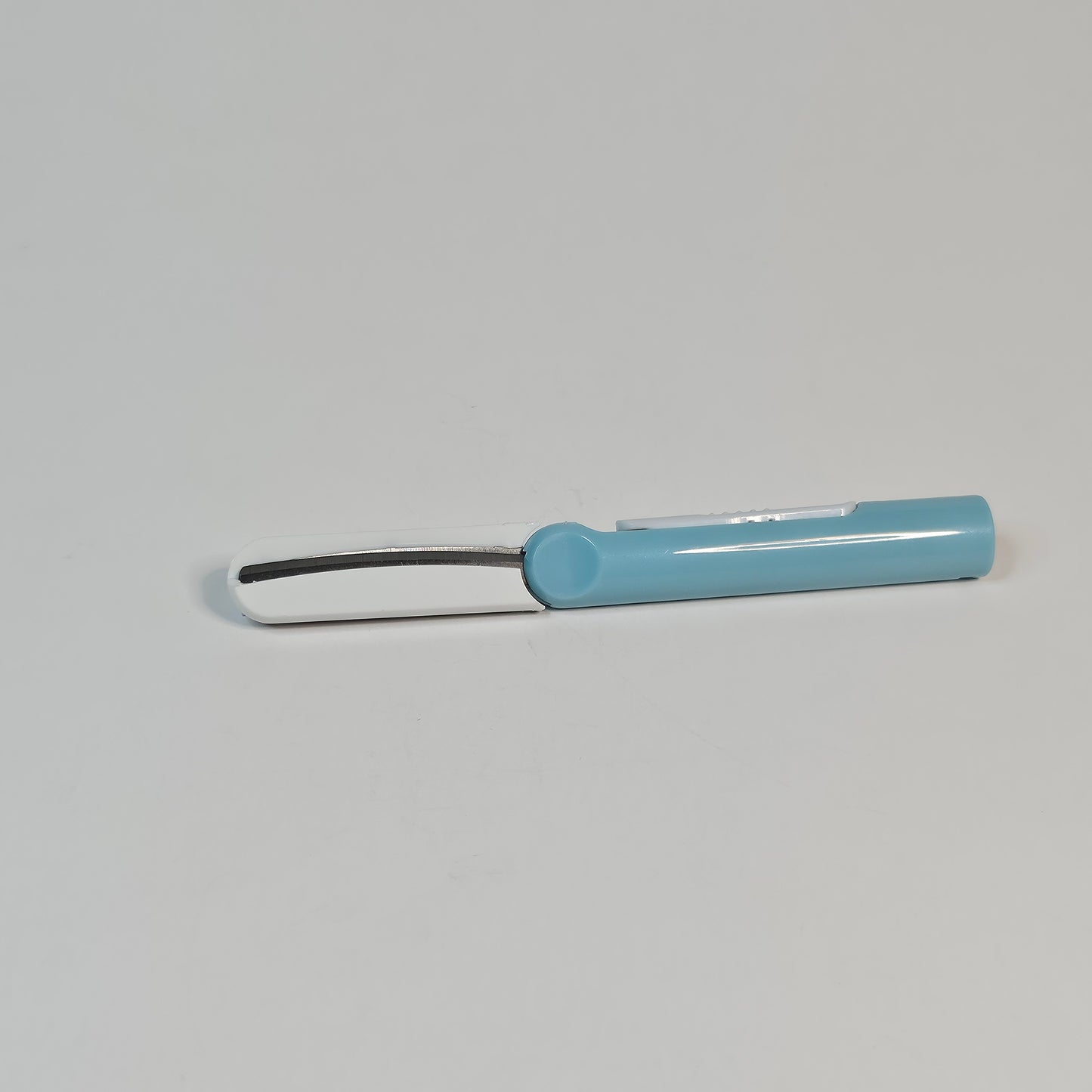 Twiggy Capless Portable Scissors (Ice Blue)